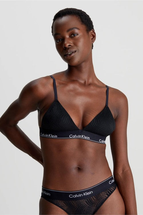 Ck - reggiseno a triangolo in pizzo con coppe preformate 000qf7077e-ub1 nero