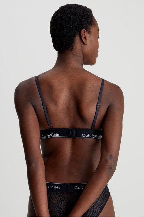 Ck - reggiseno a triangolo in pizzo con coppe preformate 000qf7077e-ub1 nero