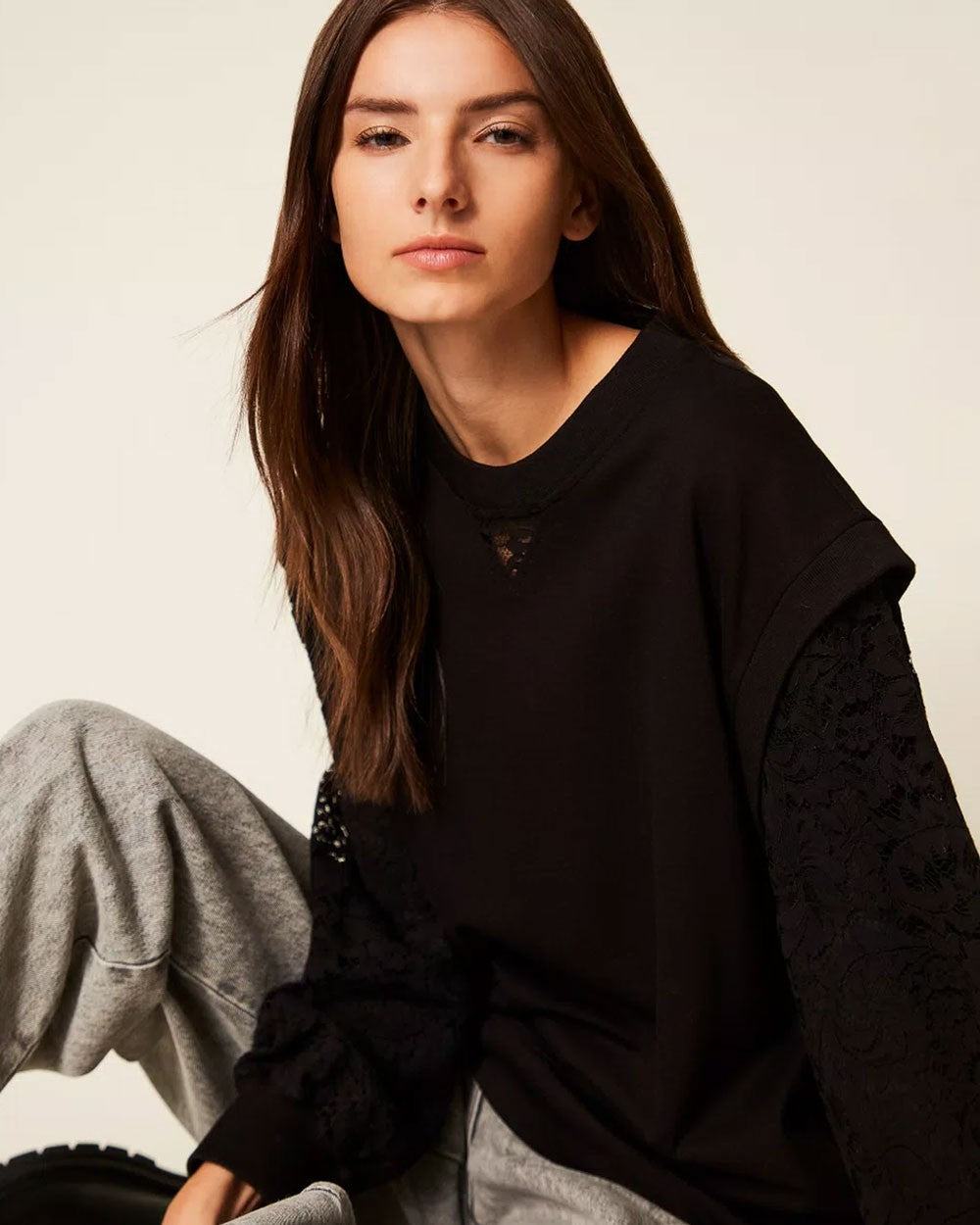Twinset - felpa con maniche in pizzo 252ll2jcc 00006 nero